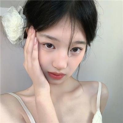 年轻女孩爱过来
